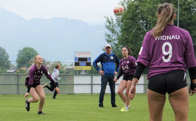 Erste NLB-Punkte für die Widnauer Faustballerinnen