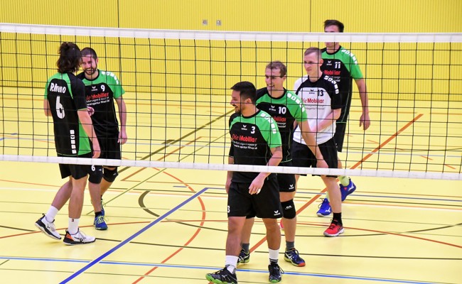 Rheno-Männer feiern beim 3:0 gegen Audax den zweiten Heimsieg