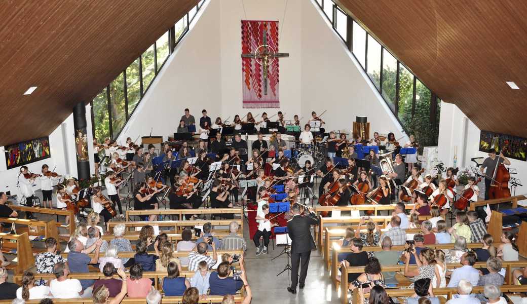 Den Höhepunkt bildete der gemeinsame Auftritt aller rund 90 Mitwirkenden des Jugendorchesters der Musikschule Oberrheintal und der Jugendmusik Altstätten. 