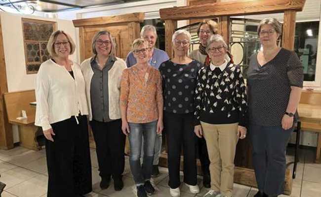 Esther Beyeler gibt Präsidium an Bettina Fritz und Gaby Schmid weiter