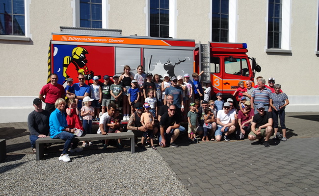 Kinder und Väter waren Feuer und Flamme für die Feuerwehr