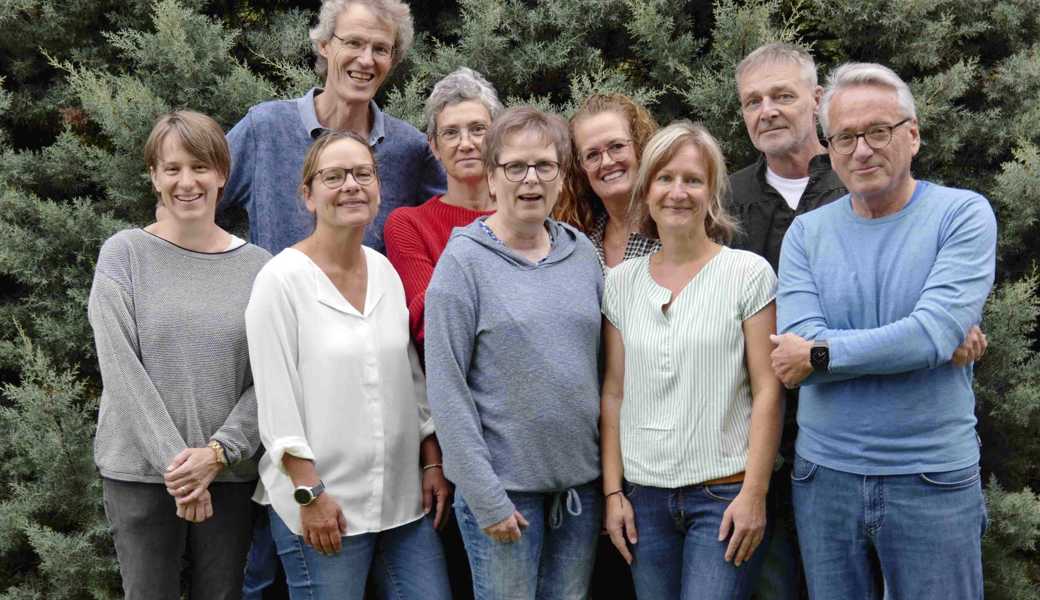 Vorstand des Diogenes-Theater-Vereins (hinten, v. l.): Bruno Baettig (Werbung), Petra Hoppe (Programm), Dee Sieber (Ticketing), Guido Poznicek (Technik). Vorne (v. l.): Ariane Clerici (Schulprogramm), Karin Ryffel (Finanzen), Silke Tüxsen (Sekretariat), Irene Weder (Kurse), René Wuffli (Präsident und Programm).