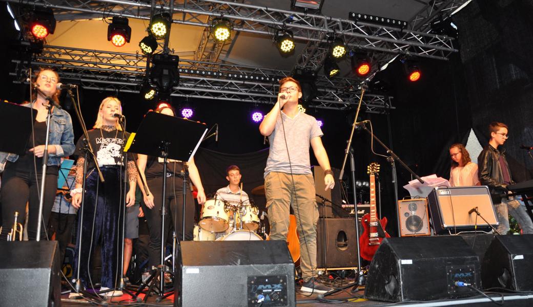 Einen grossen Auftritt hatten die Talentschüler an der Altstätter Kulturwoche. Sie haben musiziert, die Abzeichen gestaltet und Wäschestücke hergestellt, die im Städtli aufgehängt waren. 