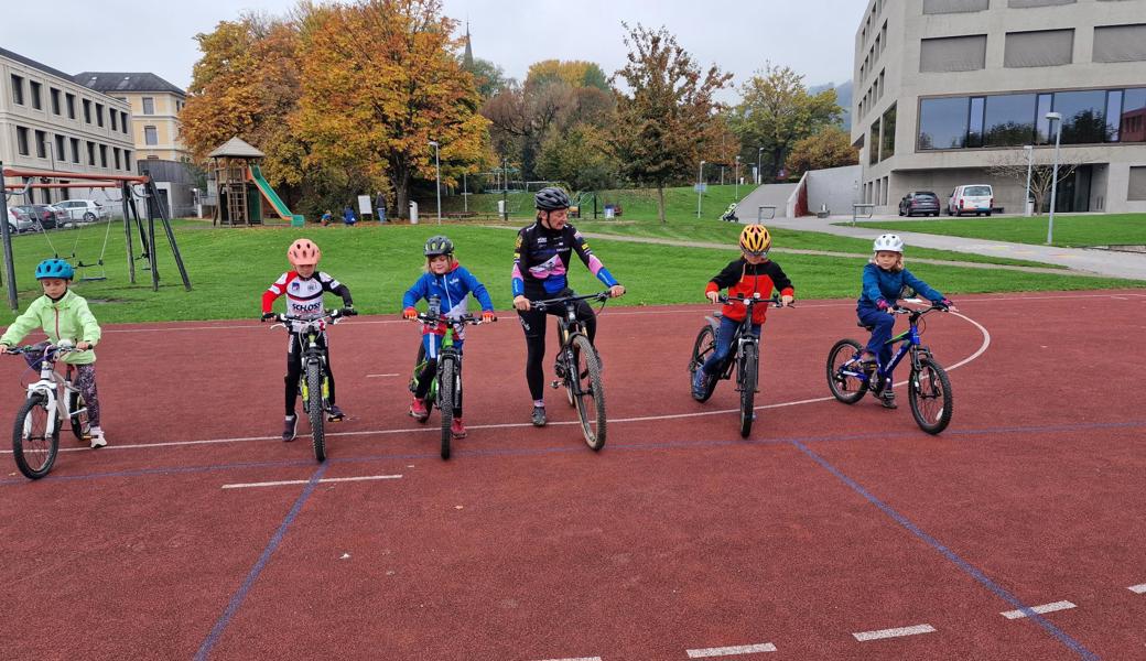 Die fünf Mädchen sind bereit für den Kurs 