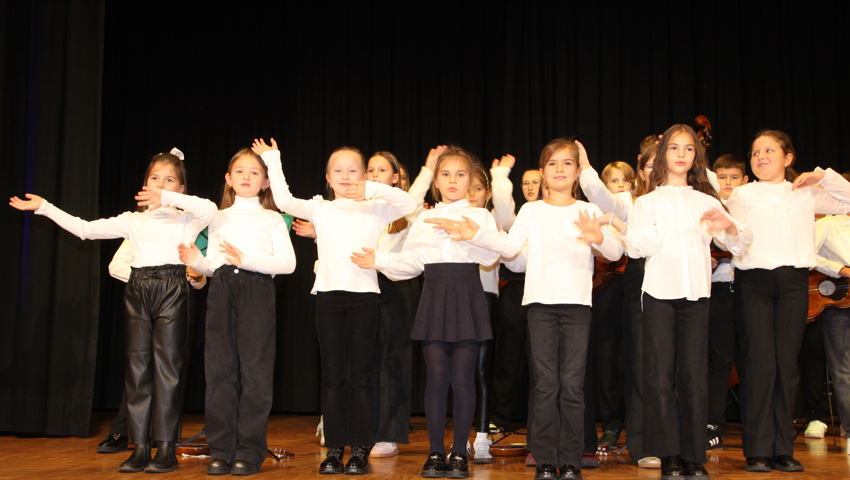 Der Kinderchor erhielt viel Applaus. Der Kinderchor erhielt viel Applaus.