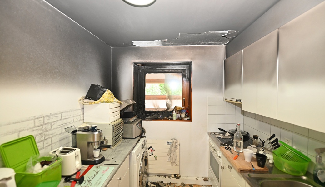 Brand in Mehrfamilienhaus - Hausbewohner brachten das Feuer unter Kontrolle