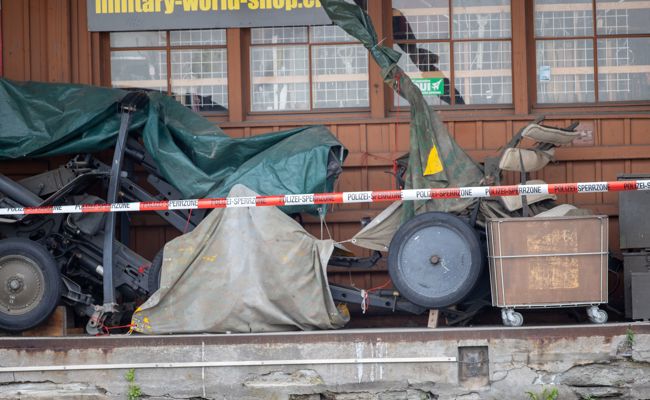 «Sie räumen mir schon den ganzen Tag den Laden aus»: Grosseinsatz in Nazi-Brockenhaus