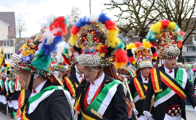 Ade, bis nächstes Jahr: Die Röllelibutzen beschliessen die Strassenfasnacht