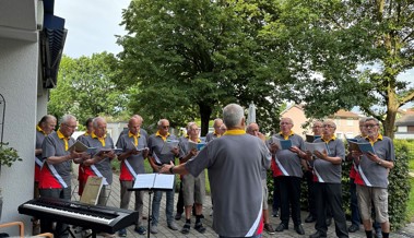 Männerchor zu Besuch in den Altersheimen