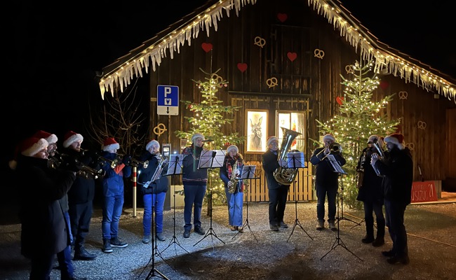 Die Weihnachtsbläser tourten auch in diesem Jahr durch die Gemeinde