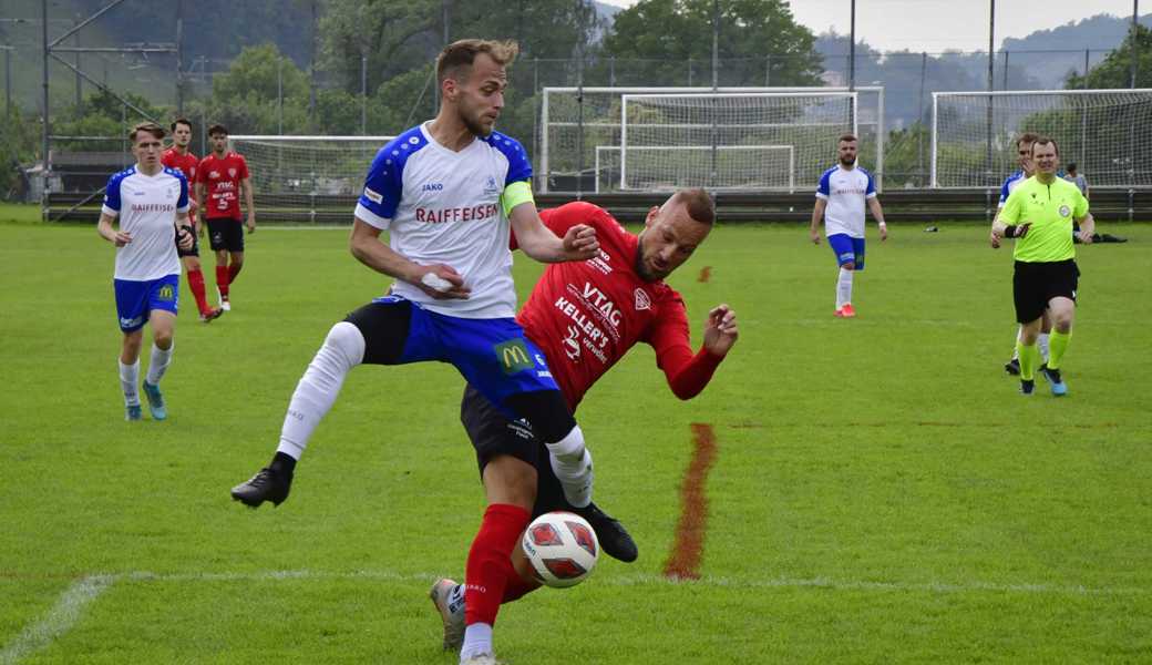 Captain Valdon Axhija (l.) konnte St. Margrethens nächste Klatsche nicht verhindern. 