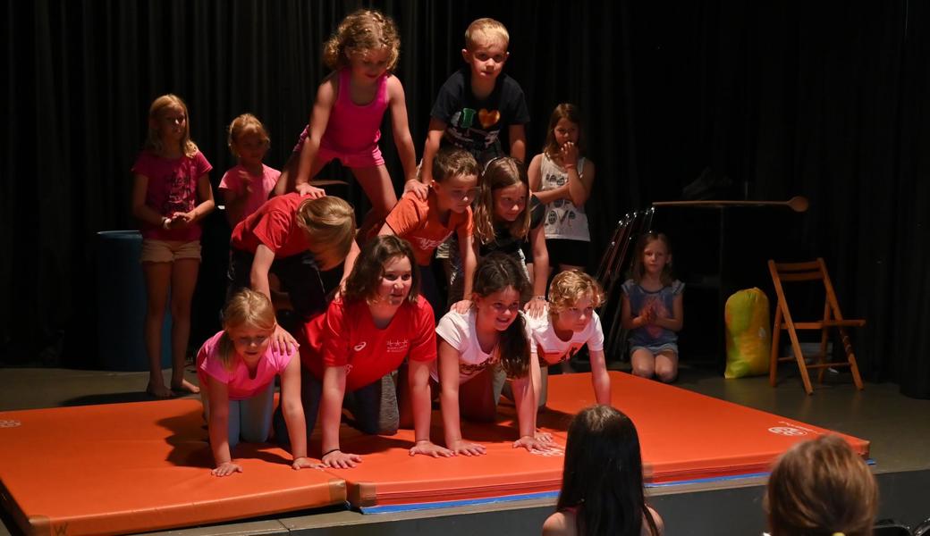 Pyramiden gibt’s nicht nur in Ägypten: Solche und viele weitere Kunststücke lernten die Kinder des Zirkus- und Theaterworkshops innert weniger Tage. 