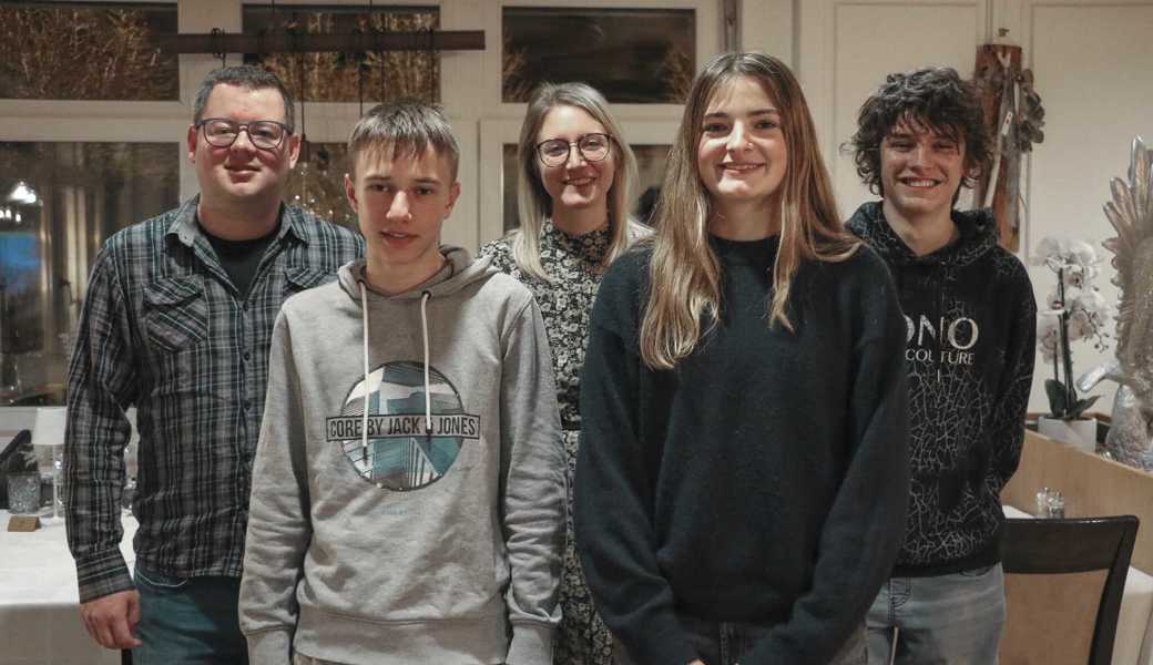 Der MVHO begrüsst sechs neue Mitglieder im Verein (v. l.): Markus Zäch (Präsident), Manuel Kolb, Nadine Canal, Naomi Haltiner, Cedric Langenegger. (Es fehlen: Jay Wildhaber und Malou Hautle.) 