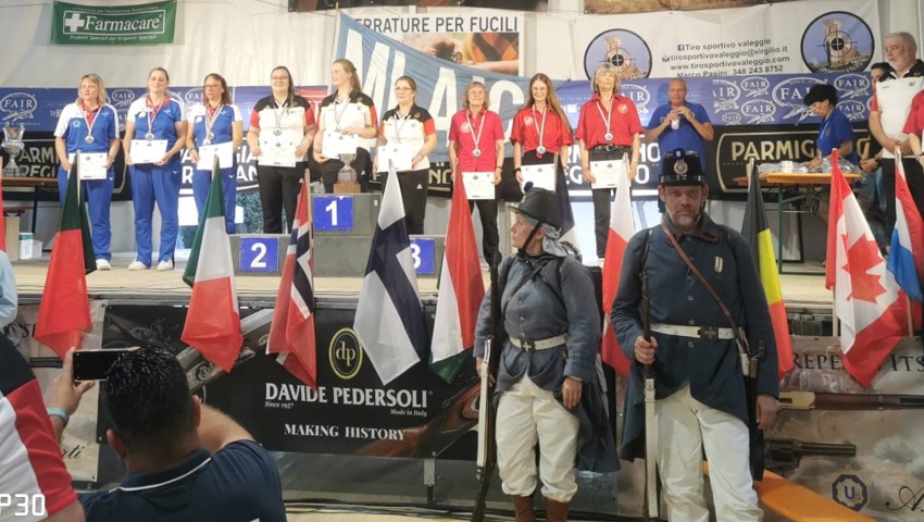 Hinter Deutschland und Frankreich holte das Schweizer Damenteam mit der Rheintalerin Jenny Mosch die Bronzemedaille. Hinter Deutschland und Frankreich holte das Schweizer Damenteam mit der Rheintalerin Jenny Mosch die Bronzemedaille.