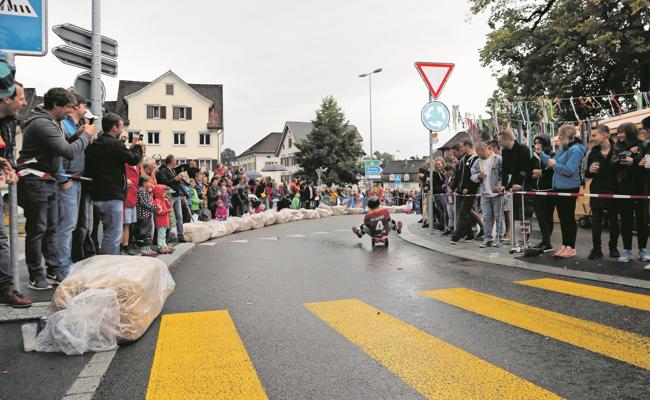 Bobby-Car-Race zog Massen an