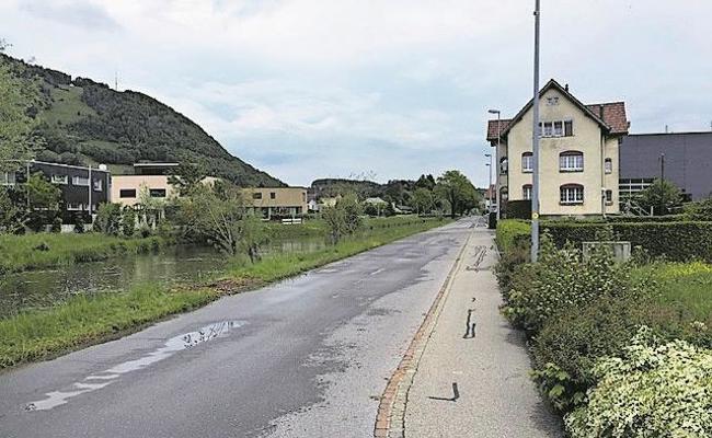 Mauerbau entlang  dem Binnenkanal startet