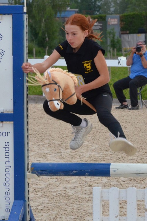 Laura Rohner aus Diepoldsau wurde Dritte im Hobby Horsing. Laura Rohner aus Diepoldsau wurde Dritte im Hobby Horsing.