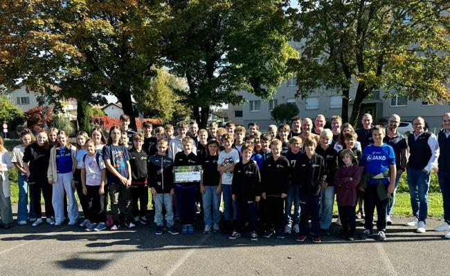 Helvetia Idea Stiftung unterstützt die Junioren des HC Rheintal mit 5000 Franken