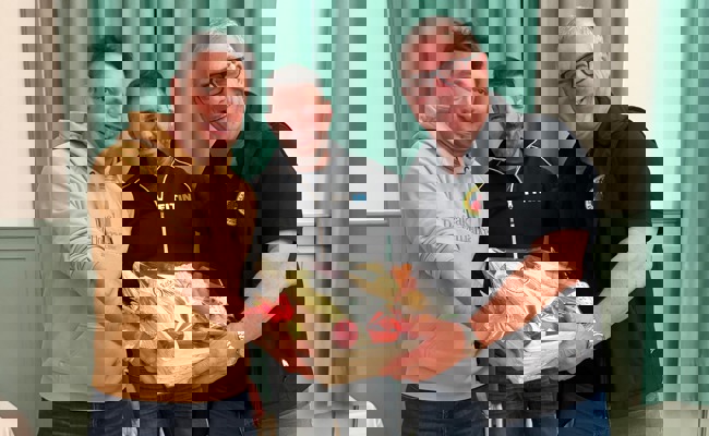 Markus Keel wird vom Fischerverein zum Ehrenfischer ernannt