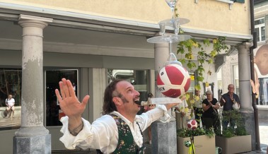 Das Städtli ist voller Gauklerinnen und Gaukler sowie einem verzauberten Publikum