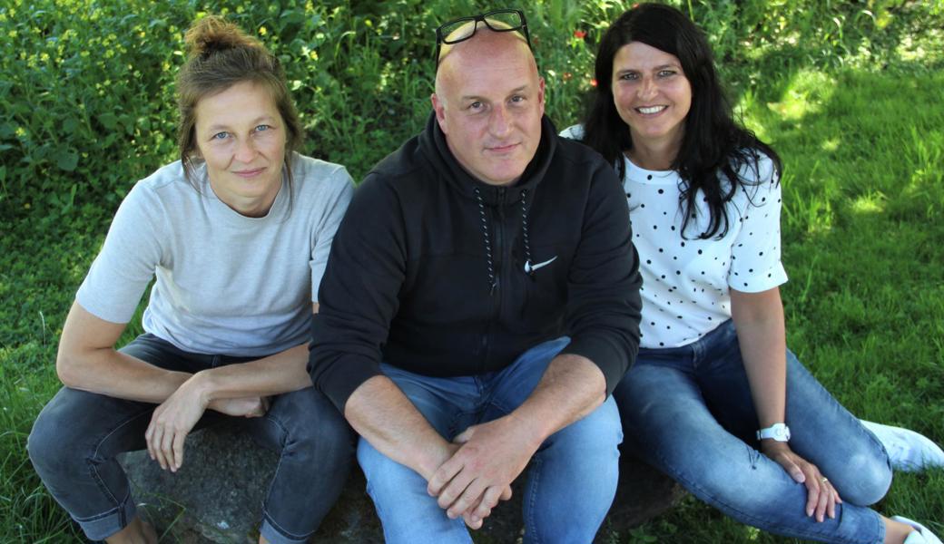 Jacqueline Mathys, Marco Kehl und Sandra Garcia (von links) verbinden schöne Erinnerungen an die erfolgreiche Zeit des SV Altstätten.
