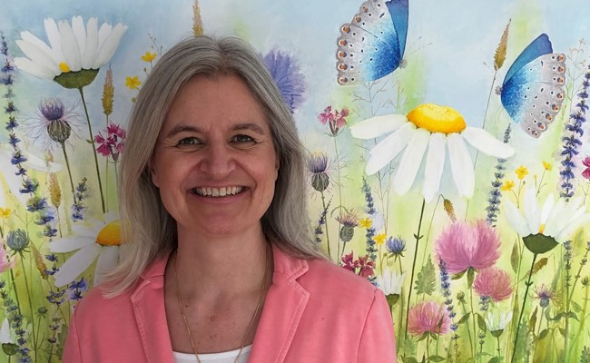 Janine Holenstein stellt ihre Kunst in der Rehaklinik aus