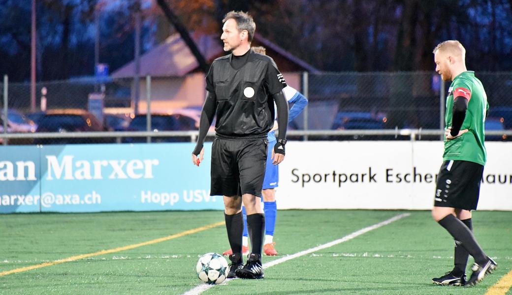 Viertliga, Eisregen, 2 Grad – Schiedsrichter Nikolaj Hänni sagt: «Alle ist gut, ich bin zufrieden.» 