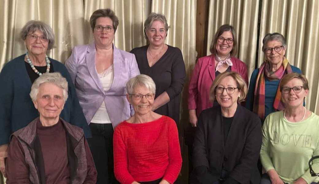 Der Vorstand (hinten v. l.): Erika Bietenhader, Bettina Fritz, Gisela Keller, Iris Engelfried, Christine Ammann; (vorne v. l.) Esther Beyeler, Monica Zünd, Dolores Baumgartner und Gaby Schmid. 