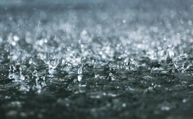 Feuerwehr kämpft gegen das Wasser