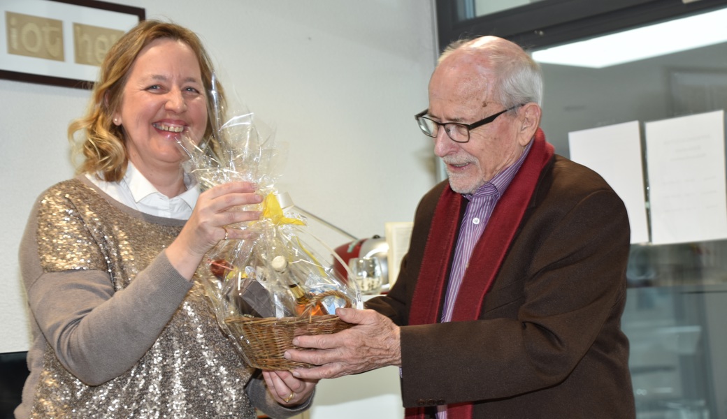 Inga Keller bedankte sich im Namen der Bibliothek Walzenhausen bei Peter Eggenberger.