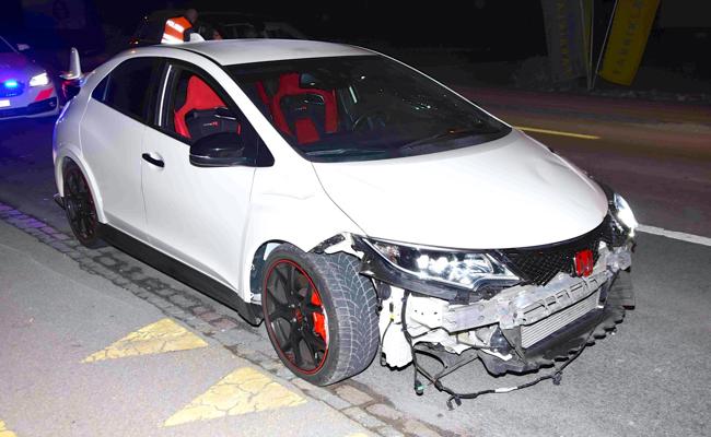 Während Fahrerflucht einen Unfall gebaut