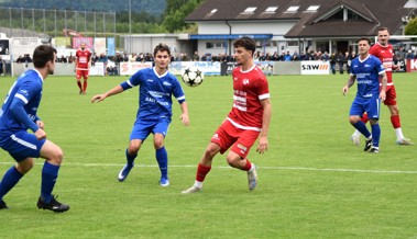 Jagd auf wichtige Punkte auf den regionalen Fussballplätzen