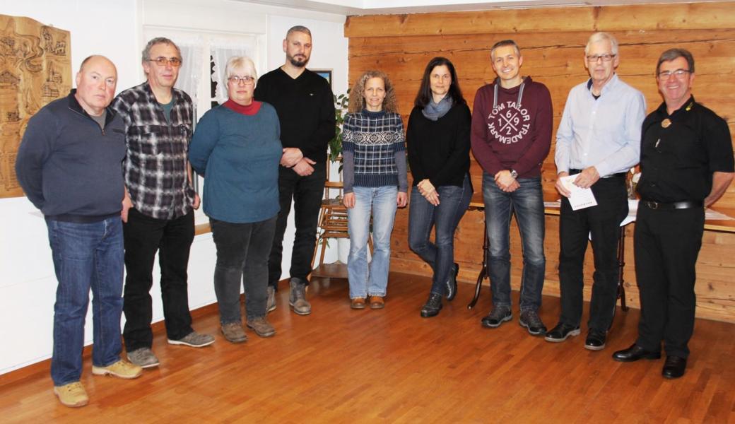 Die Neumitglieder des Imkervereins Unterrheintal (von links): Uwe Deutschmann, Thomas und Nicole Brüschweiler, Jan Koch, Patricia Köppel, Carola Larcher, Martin Dietsche und Markus Tobler. Ganz rechts Präsident Markus Niederer.