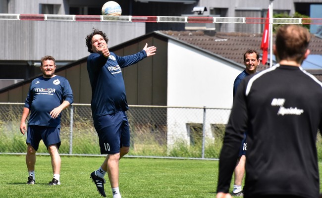 Faustball Widnau und die Feuerwehrleute aus Diepoldsau siegen am Pfingstturnier