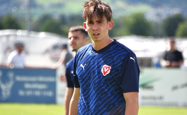 Profivertrag für den Rebsteiner Fussballer Luca Celentano
