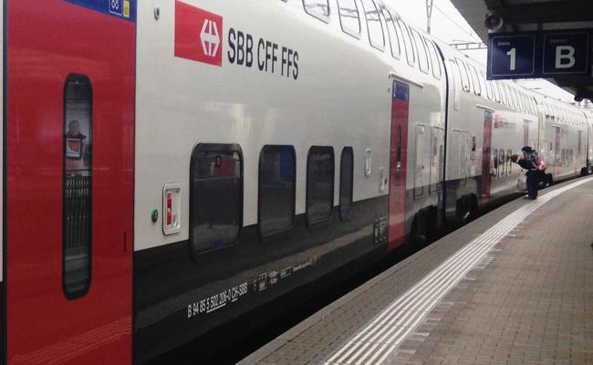 Mit dem REX an den Flughafen und nach Zürich