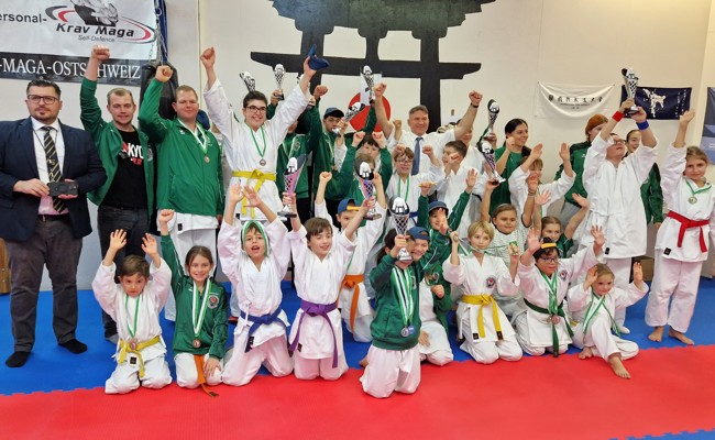 Karatekas Alisha Widmer und Vitor Madureira in Flawil gewürdigt