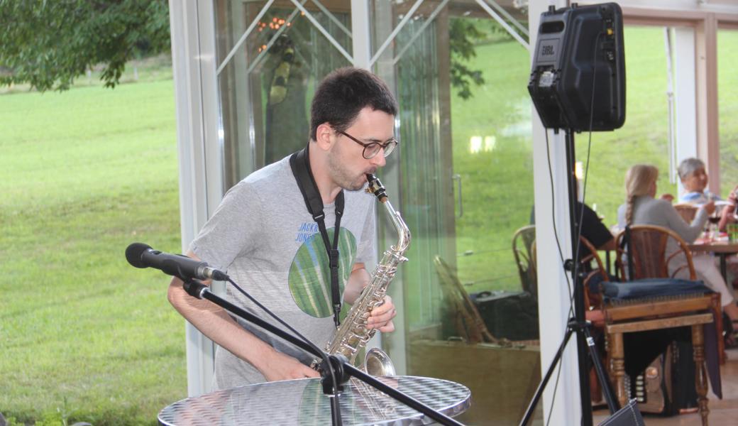 Rafael Frei spielte auf dem Saxophon die Hymne.