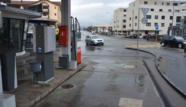 Beim Rückwärtsfahren Fussgängerin touchiert