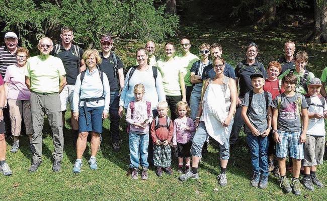 Faustballer auf Wanderschaft