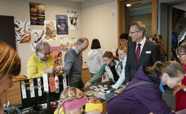 Ein neues Schulhaus eröffnete, aber das Altersheim musste schliessen