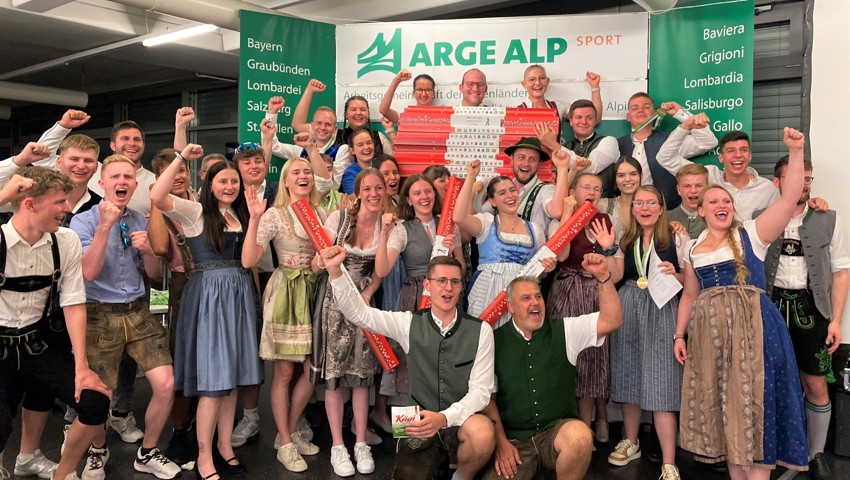 Riesiger Jubel bei den siegreichen Schützinnen und Schützen aus Bayern. Riesiger Jubel bei den siegreichen Schützinnen und Schützen aus Bayern.
