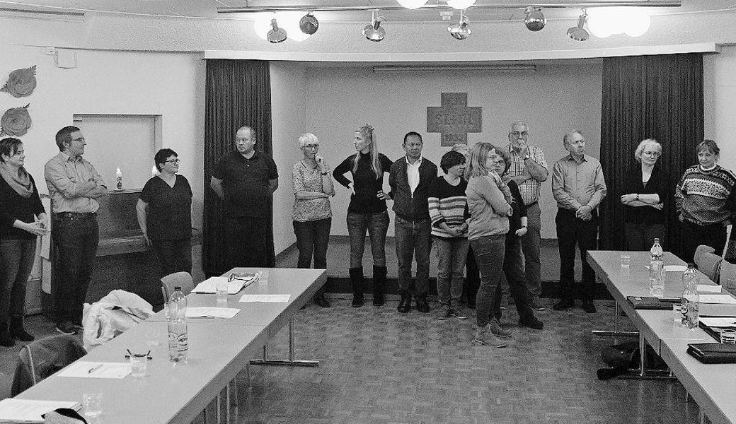 Spannender und lebhafter Austausch bei der Gruppenarbeit in der Unterkirche. Bild: pd