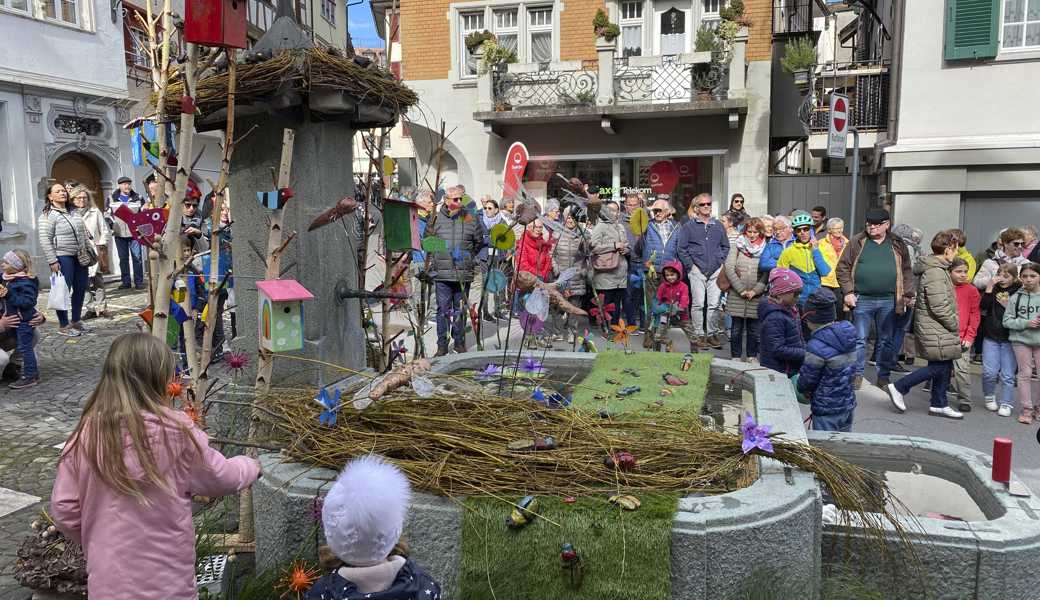 An den prächtigen Brunnen haben kleine und grosse Gäste viel Freude.  An den prächtigen Brunnen haben kleine und grosse Gäste viel Freude.