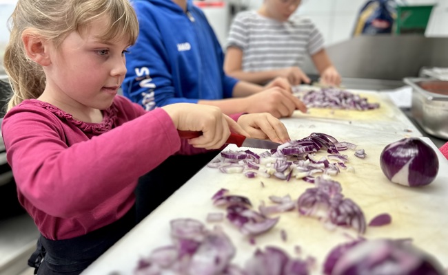 Ferienplausch einmal anders: Kinder kochen auf dem Schloss