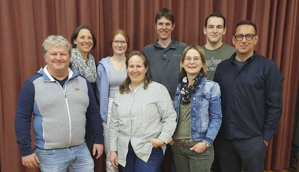 Kassierin Kathrin Spiegel, Nicole Schläpfer, Marco Schelling (Neumitglieder), Nathanael Callegari (Jugendbetreuung, hintere Reihe). Vordere Reihe von links: Gunnar Wald (Präsident), Daniela Steiger-Züst (abtretende Beisitzer), Andrea Kellenberger (Beisitzer/Uniformen), Marco Eichmann (Vizepräsident). Es fehlt Petra Sieber. 