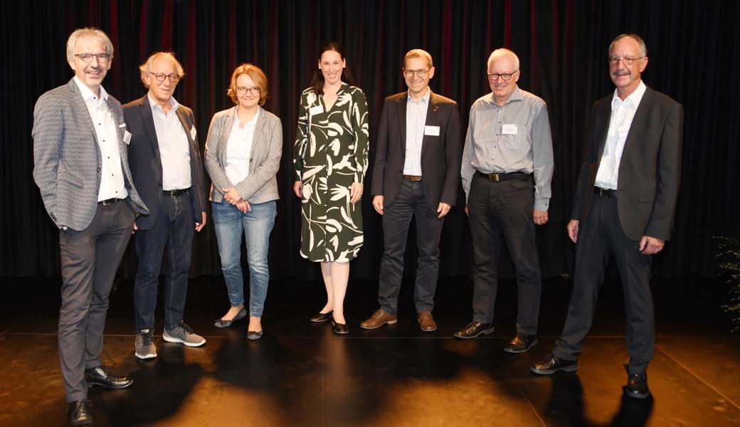Im September feierte der Vorstand der Volkshochschule Rheintal das 75-Jahr-Jubiläum des regional aktiven Vereins, von links: Vizepräsident Michael Vogt (Balgach), Guido Keel (Berneck), Tanja Strauch (Widnau), Anita Kuhn (Marbach), Jens Krause (Widnau), Martin Rhyner (Lüchingen) und Präsident Benedikt Weissenrieder (Altstätten). Weiter gehören dem neunköpfigen Gremium Florian Pohl (Bad Ragaz) und Karl Schwendener (Berneck) an.