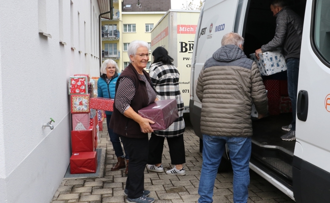 107  Weihnachtspäckli sind auf dem Weg nach Osteuropa