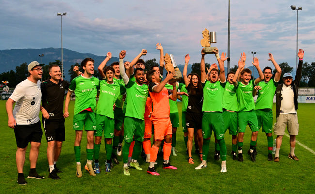 Der FC Rebstein feiert seinen überraschenden Sieg am Pokalturnier – die Bilder