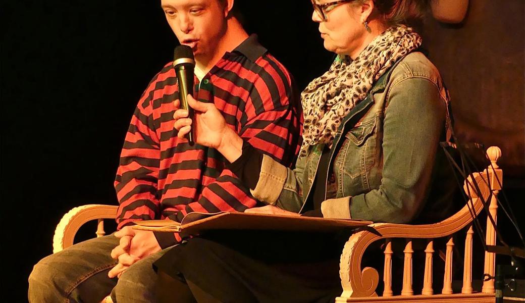 Sylvia Dietrich und Florian Kägi trugen ein selbst entwickeltes Weihnachtsmärchen vor